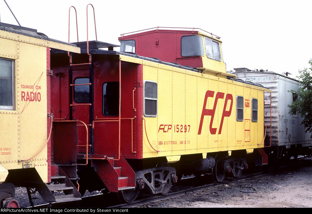 Ferrocarril del Pacifico caboose FCP #15297